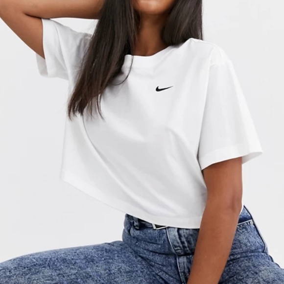 Nike Tops - Nike cropped tshirt